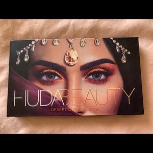 Huda Beauty desert dusk Eyeshadow Palette